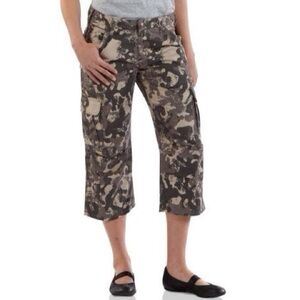 Carhartt Camo Cropped cargo pants Size 8 Style WB020